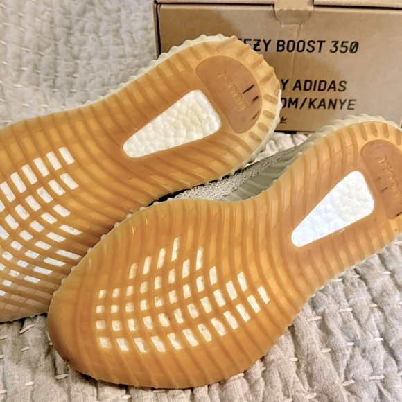 Yeezy Boost 350 V2 Sesame - Picture 3 of 4